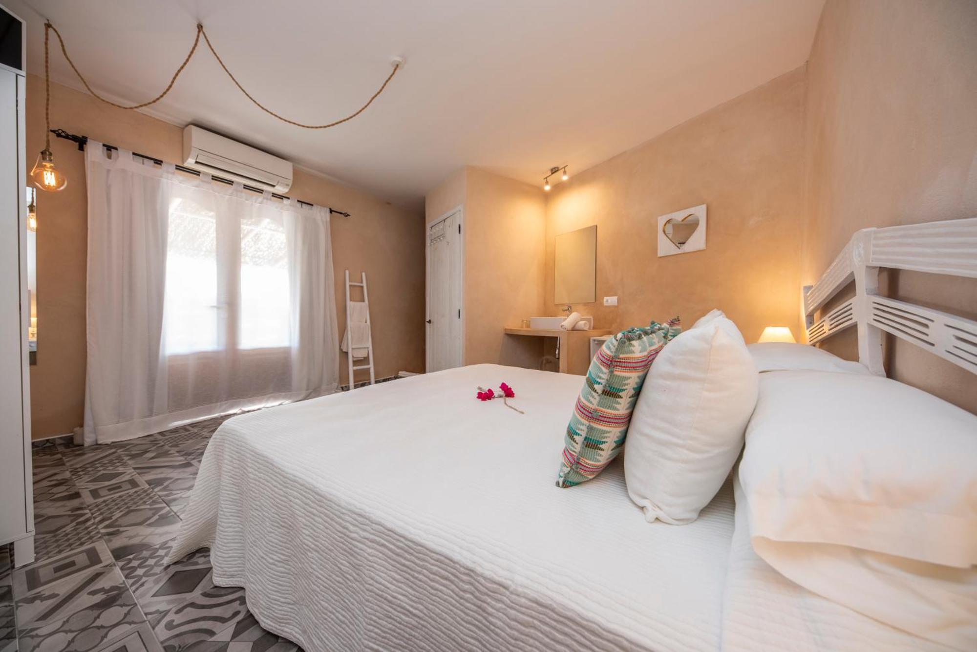 Agroturismo Can Cosmi Prats Santa Gertrudis  Phòng bức ảnh