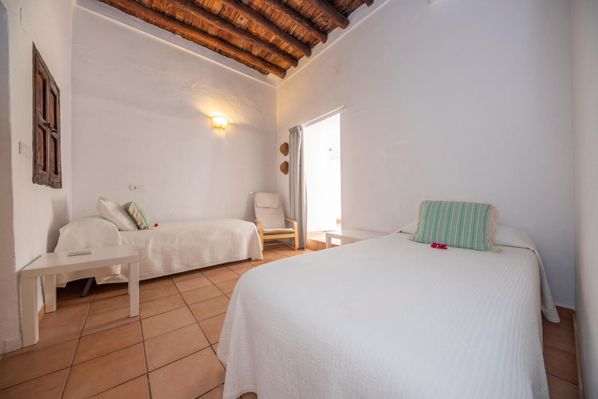 Agroturismo Can Cosmi Prats Santa Gertrudis  Phòng bức ảnh